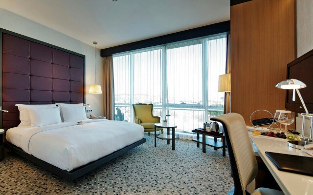 Отель DoubleTree By Hilton Istanbul Moda