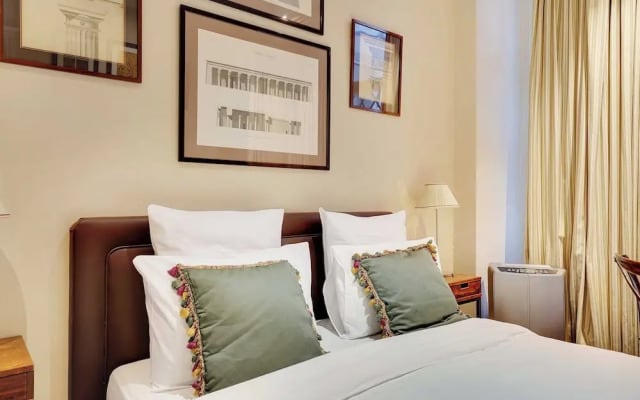 Historic Elegance in the Heart of Marais - 6p/2br