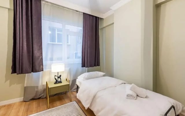 Stylish Flat Near Public Transportation in Maltepe