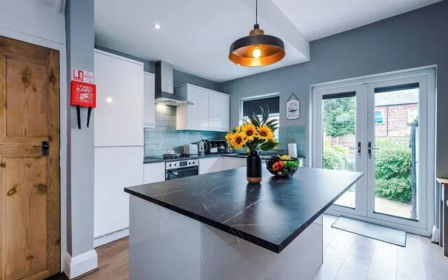 16 Hayfield Road