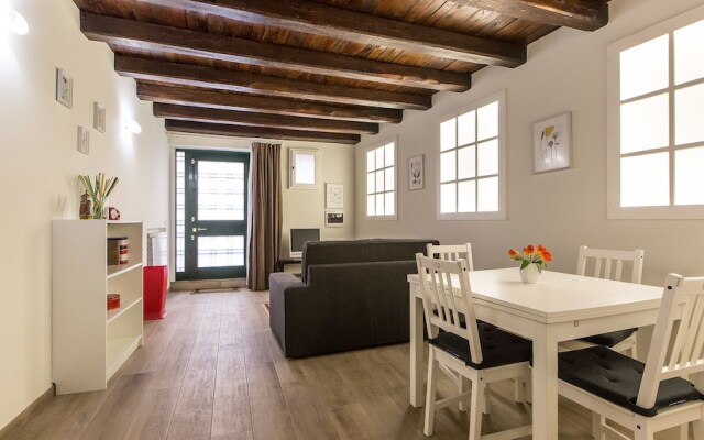 Rental In Rome Trastevere White Apartment