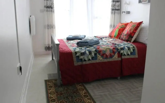 Apartment - Sleeps 4 - Garden - Parking