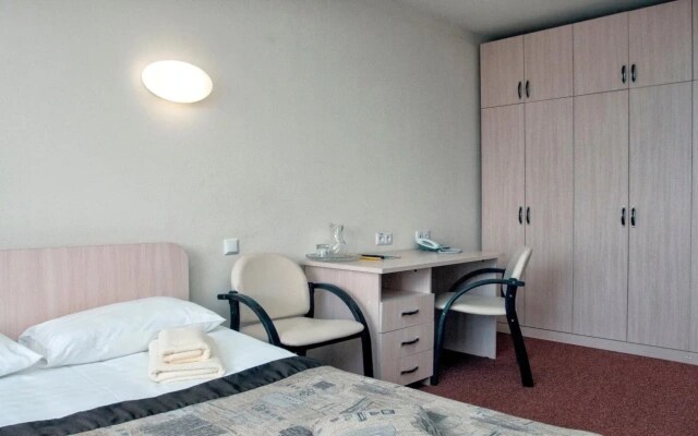 Halt Time Hotel