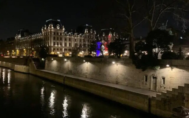 Sweet house in Paris