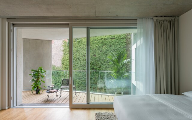 Carlotta Apartments
