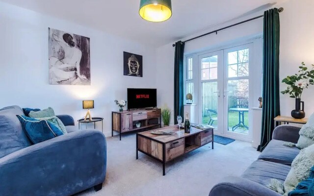 Modern House Ideal for Contractors Sleeps 8