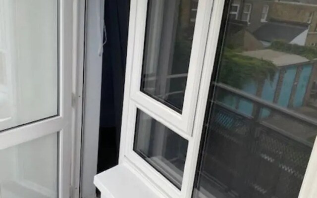 2 Bed - Sleeps 4 - With Parking