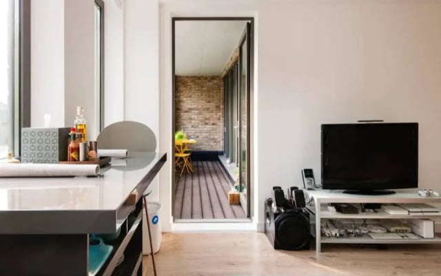E1 Stunning Two Bathroom Modern Flat
