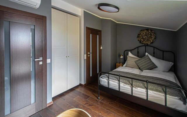 Quite Loft with Balcony and 3 Air Conditioners