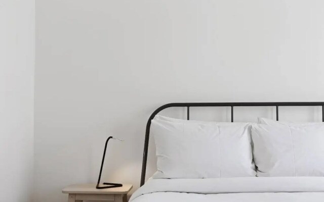 Stylish & Modern 2bed Apt, 5m to Overground