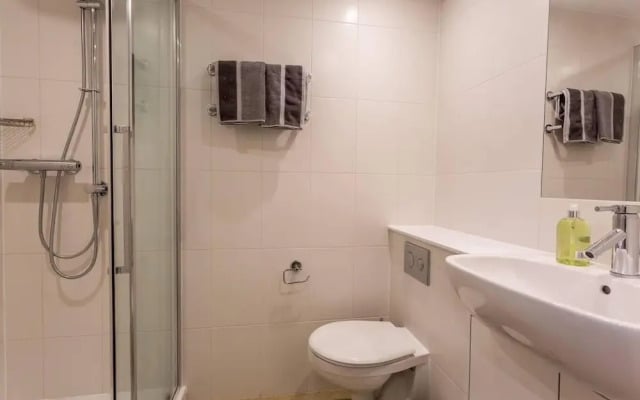 Spacious studio apartment in the heart of Oldham