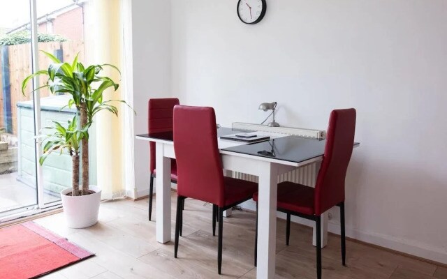 Sleek & Stylish 2BD Home w/ Office/studio