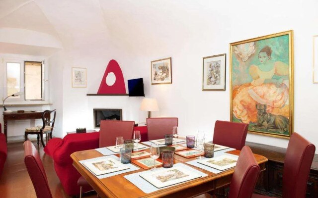 Diana in Pantheon Apartment