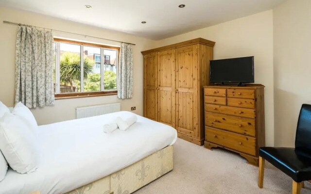 Elegant 2Bd House With Garden And Decked Patio