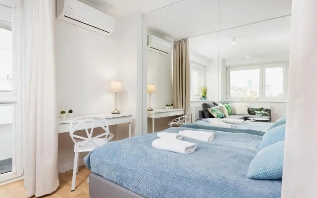 Deluxe Studio Warsaw City Center by Renters