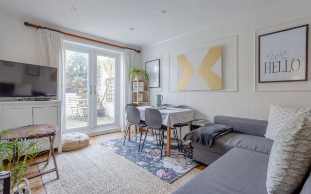 Charming 1 Bed Flat With Patio in Affluent Fulham