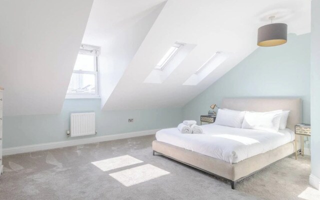 Beautiful & Modern 3BD House- Kennington!
