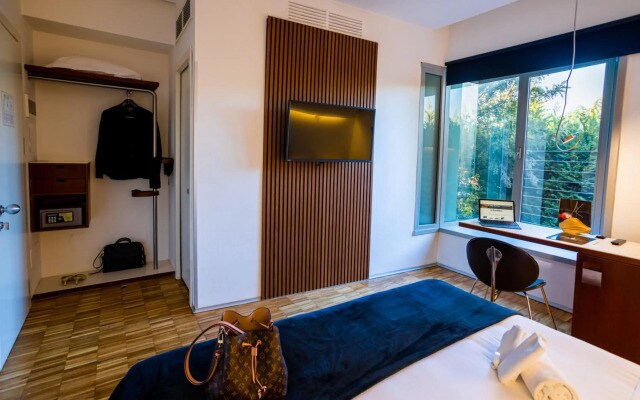 Black Hotel