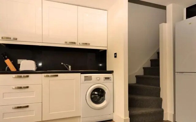 W14 Apartments - Battersea Apartment