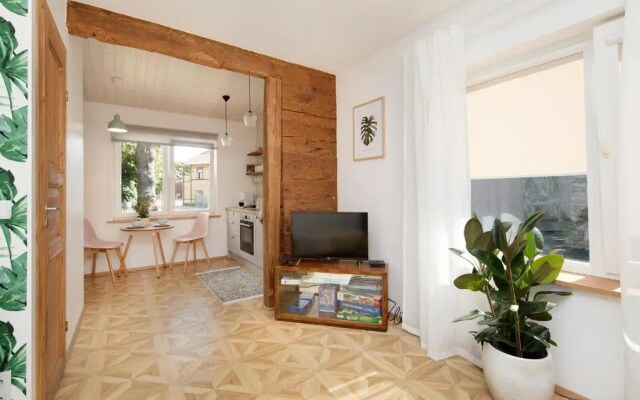 Cute apartment, next to old town, with free parking