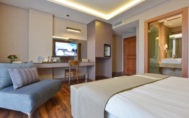 Blueway Hotel City