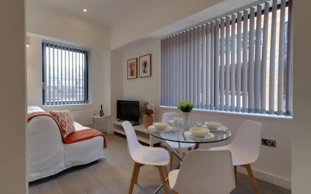 Apartment Sleeps 2 With Free Parking