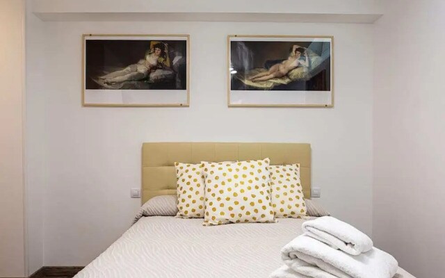Two Bedroom Duplex for 9 in Hortaleza near Metro