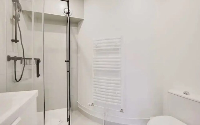 Bright, Modern Studio for 2P - La Defense