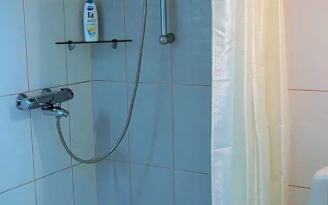 Kraavi Guest Hostel
