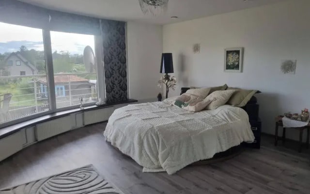 Serene 4-bedroom House Rental in Historic Rīga