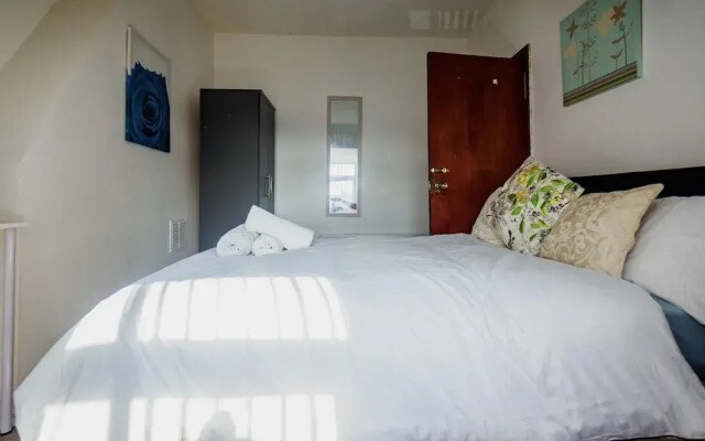 WoodHus Lodge Lovely Specious Room 5