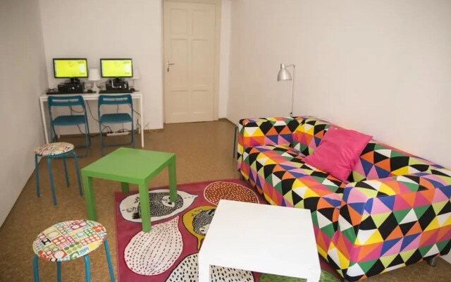 Dizzy Daisy Hostel