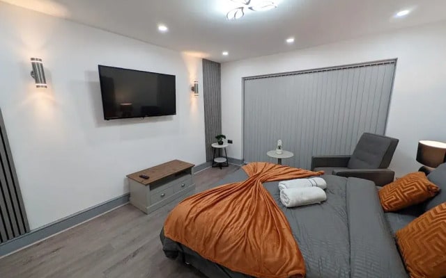 Spacious and Comfortable Modern Rooms