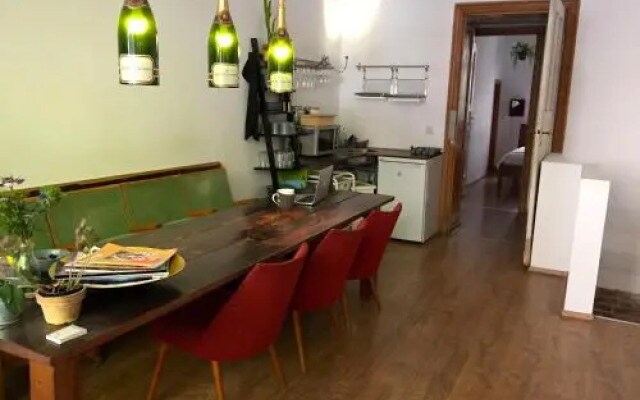 Minimal Hostel