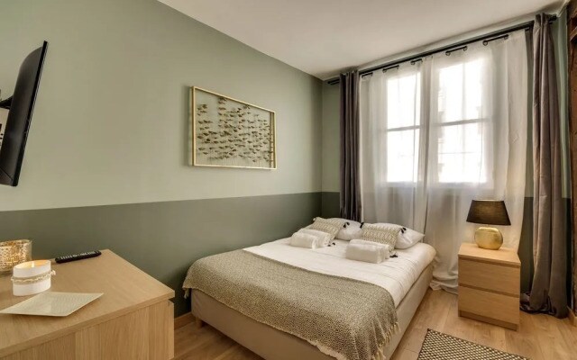 Beautiful Triplex in the center of Paris