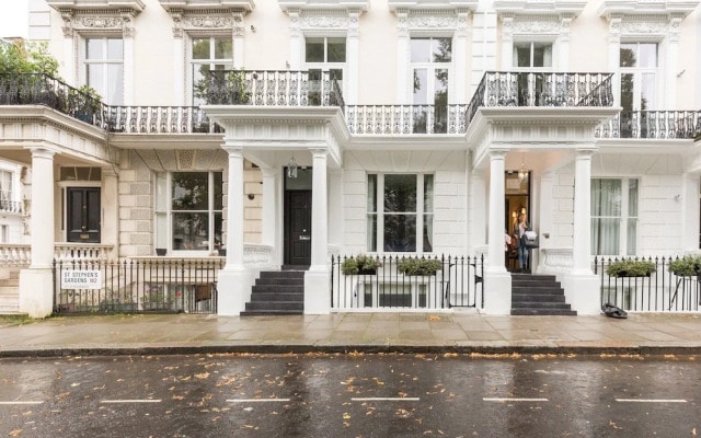 The Saint Stephen's Gardens Mansionview I