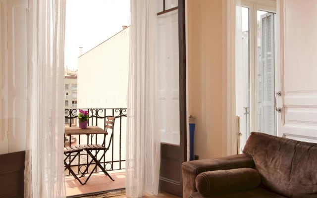 DONNA · Donna's Residence · Low-priced, Super Reviewed Apartment