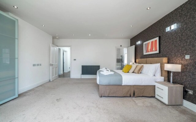 Madika Homes Luxe Apartment in Mill Hill