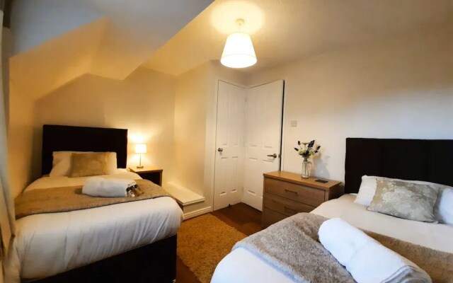 Travel Lettings - Dean House