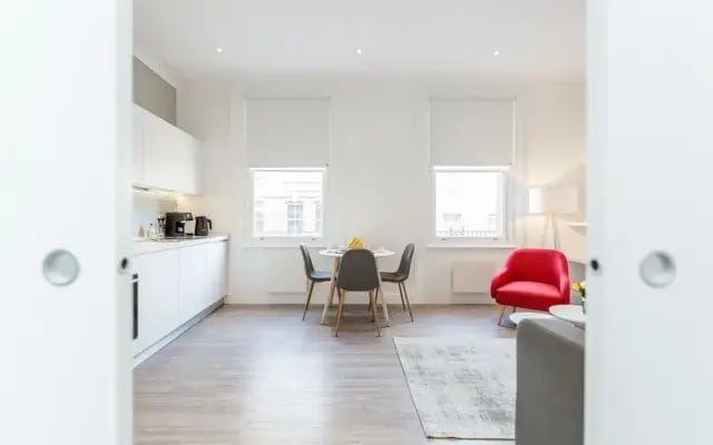 Soho Apartments by BaseToGo