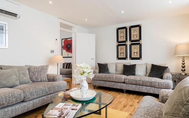 4-bedroom Villa on Marble Arch