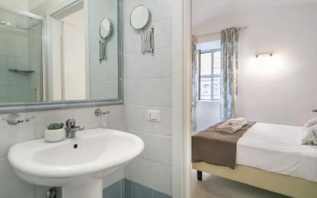 White Candia Guesthouse