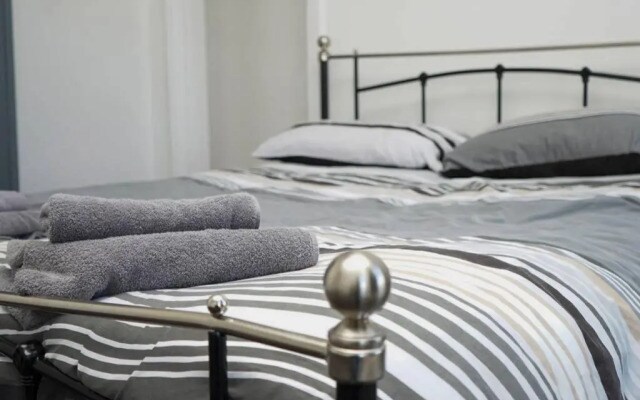 Hullidays - University Side Lg 4 bed House