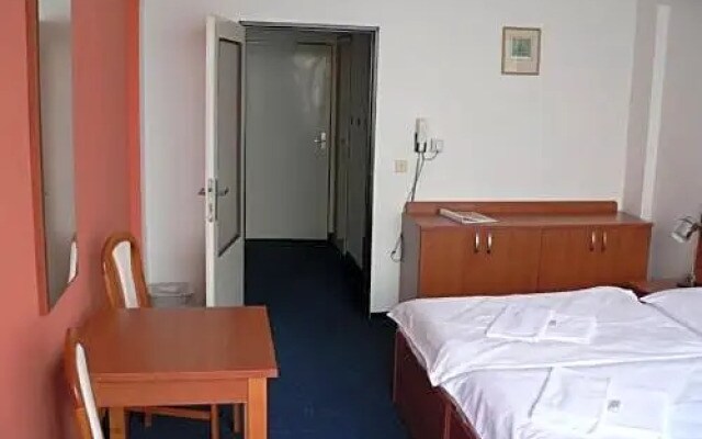 CMC Residence & Conference Inn