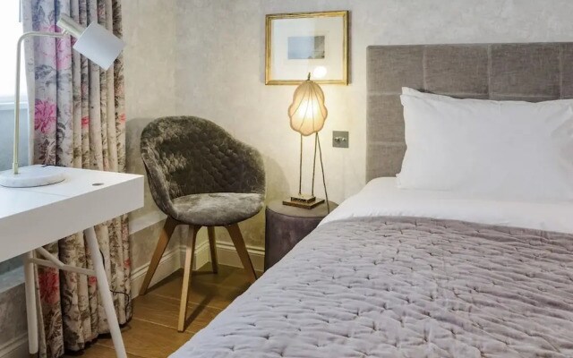 Beautiful 2 Bed 2 Bath Flat in South Kensington