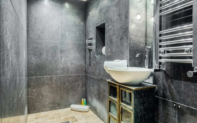 2bed w/ Covered Patio, 5 Mins to Paddington Stn