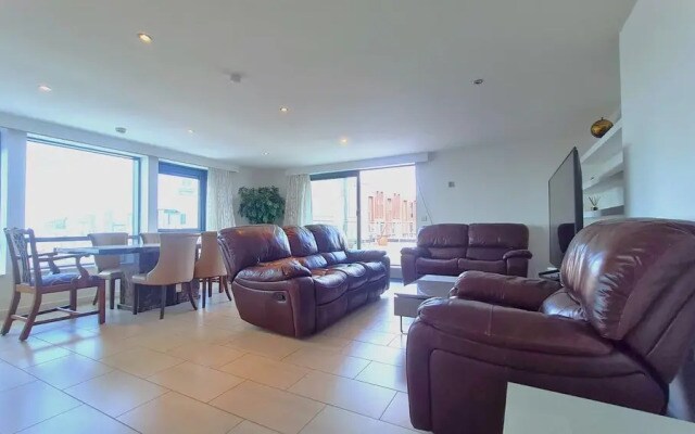 5 Bedroom 3 Bathroom Penthouse Apartment