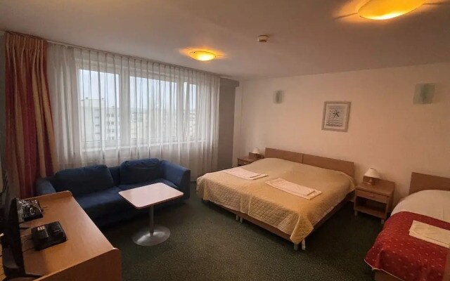 Hotel Wilanów Warszawa by DeSilva