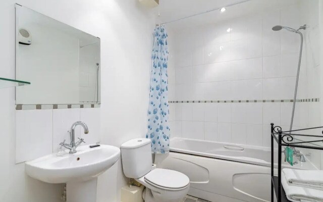Wonderful 1BR Flat With Balcony - Hackney Downs