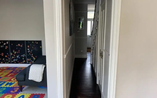 House - Sleeps 8 - Garden - Children's Play Area